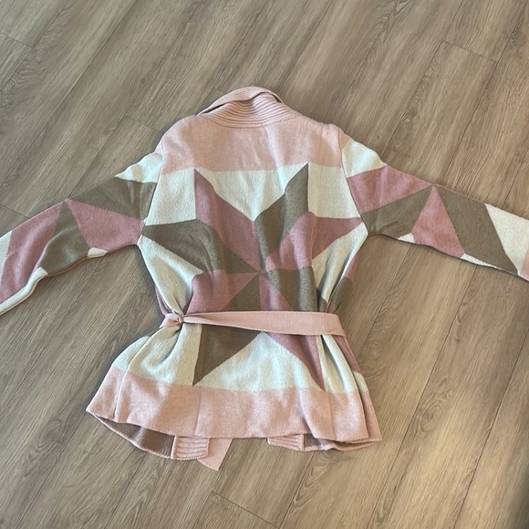 Wrap cardigan M/l pale pink and off white and tan. Looks amazing on. Worn once - Picture 2 of 2